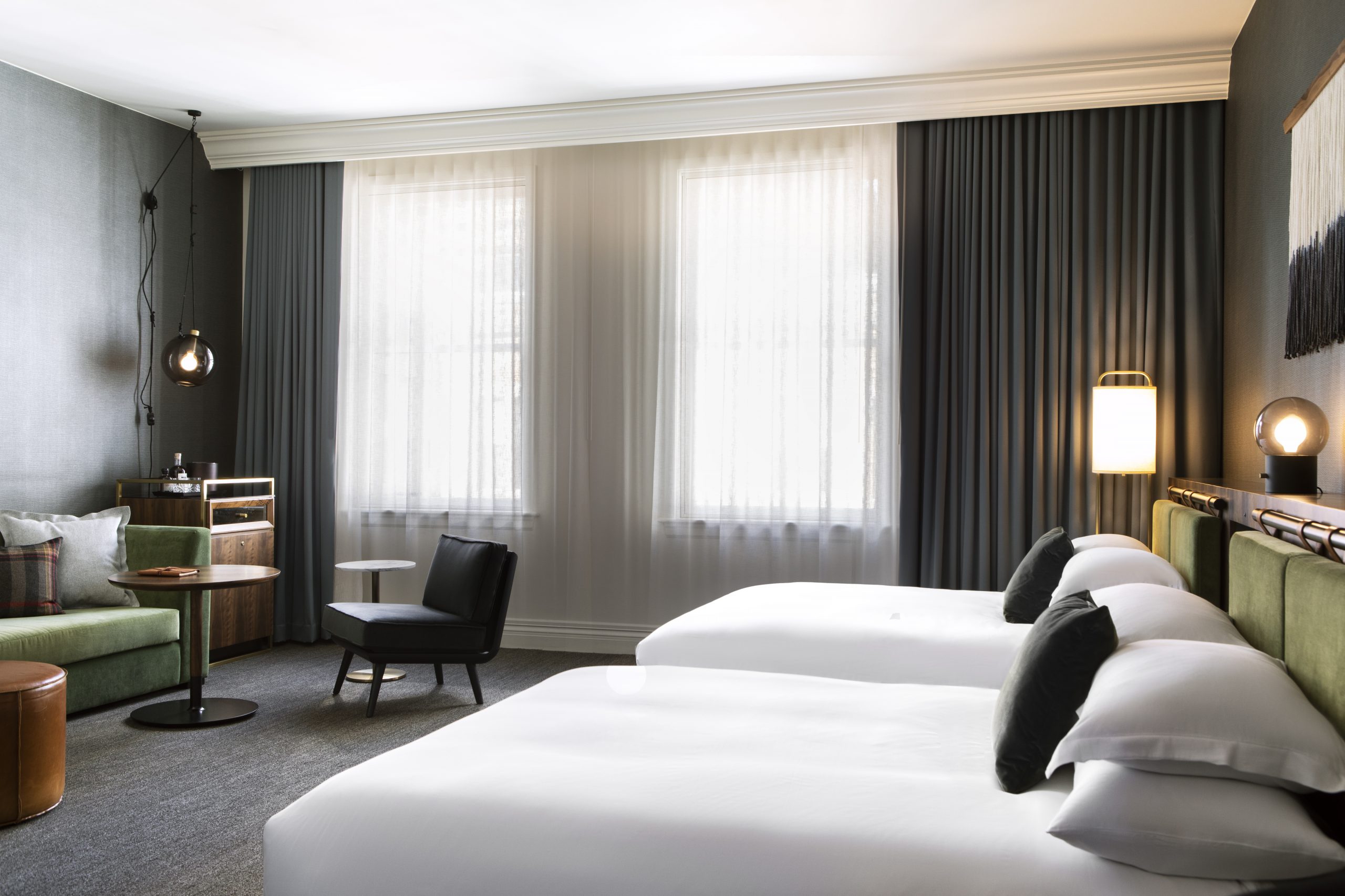 alexis hotel | queen guestroom | image 6