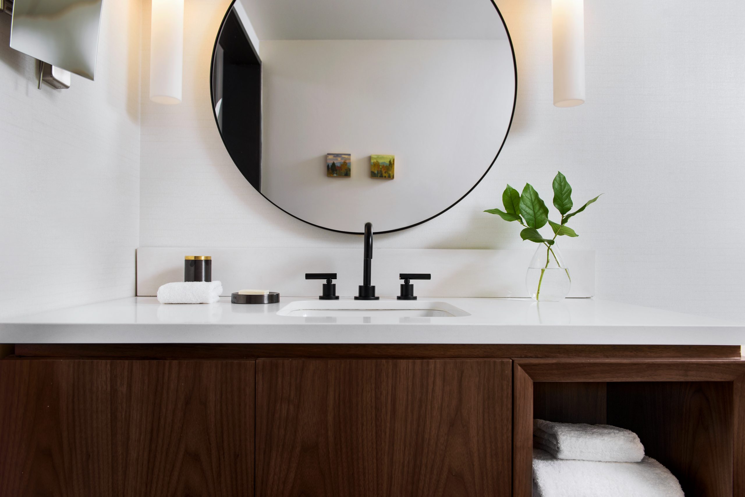alexis hotel | bathroom | image 5