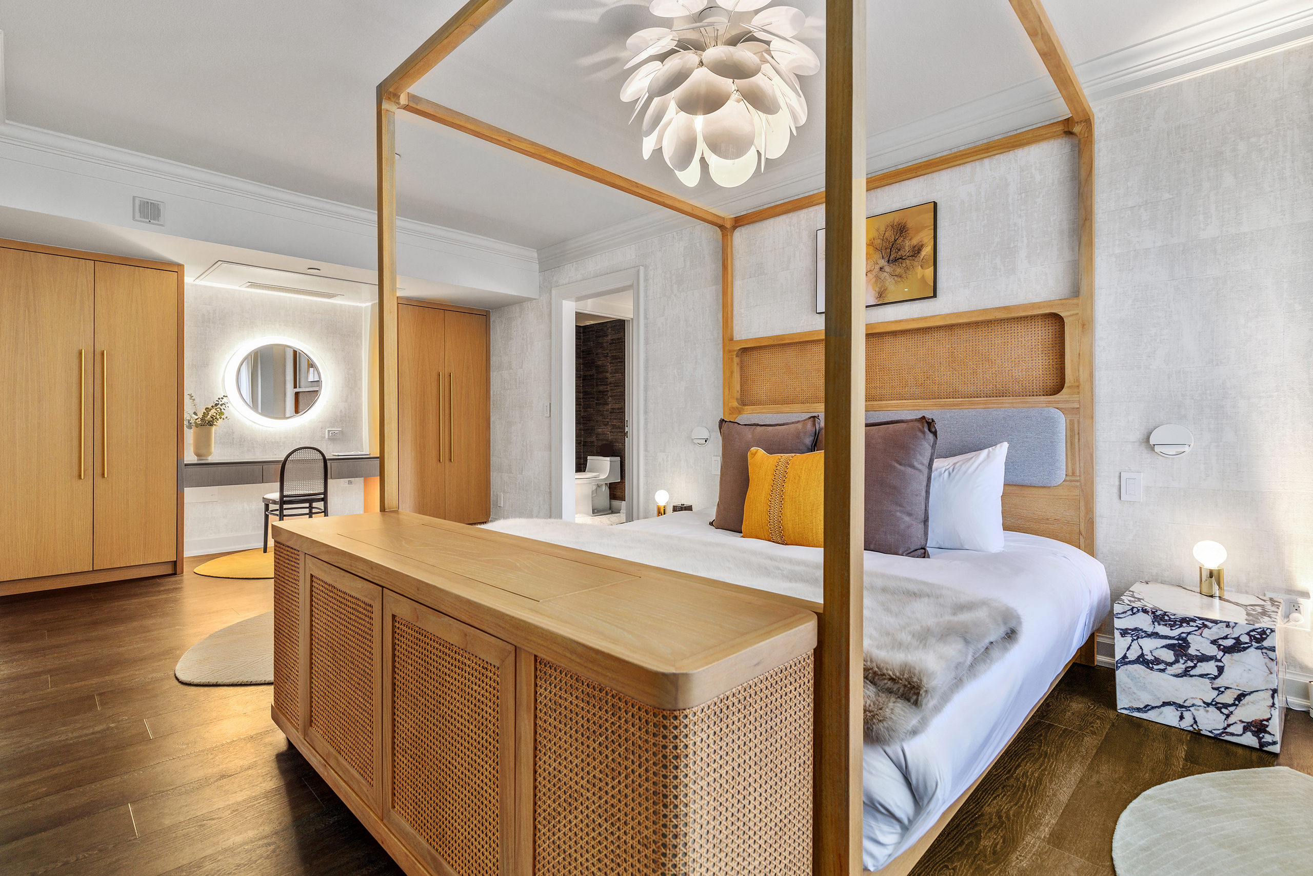 hotel ändra | monarch suite bedroom | image 9