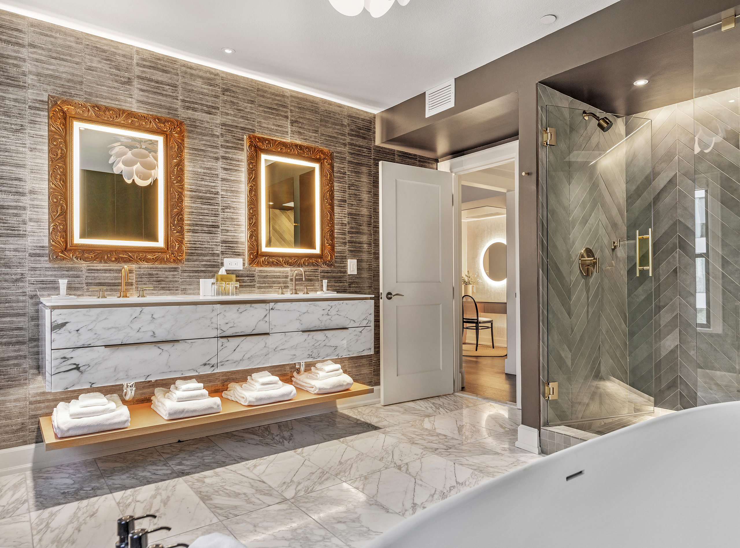 hotel ändra | monarch suite bathroom | image 10