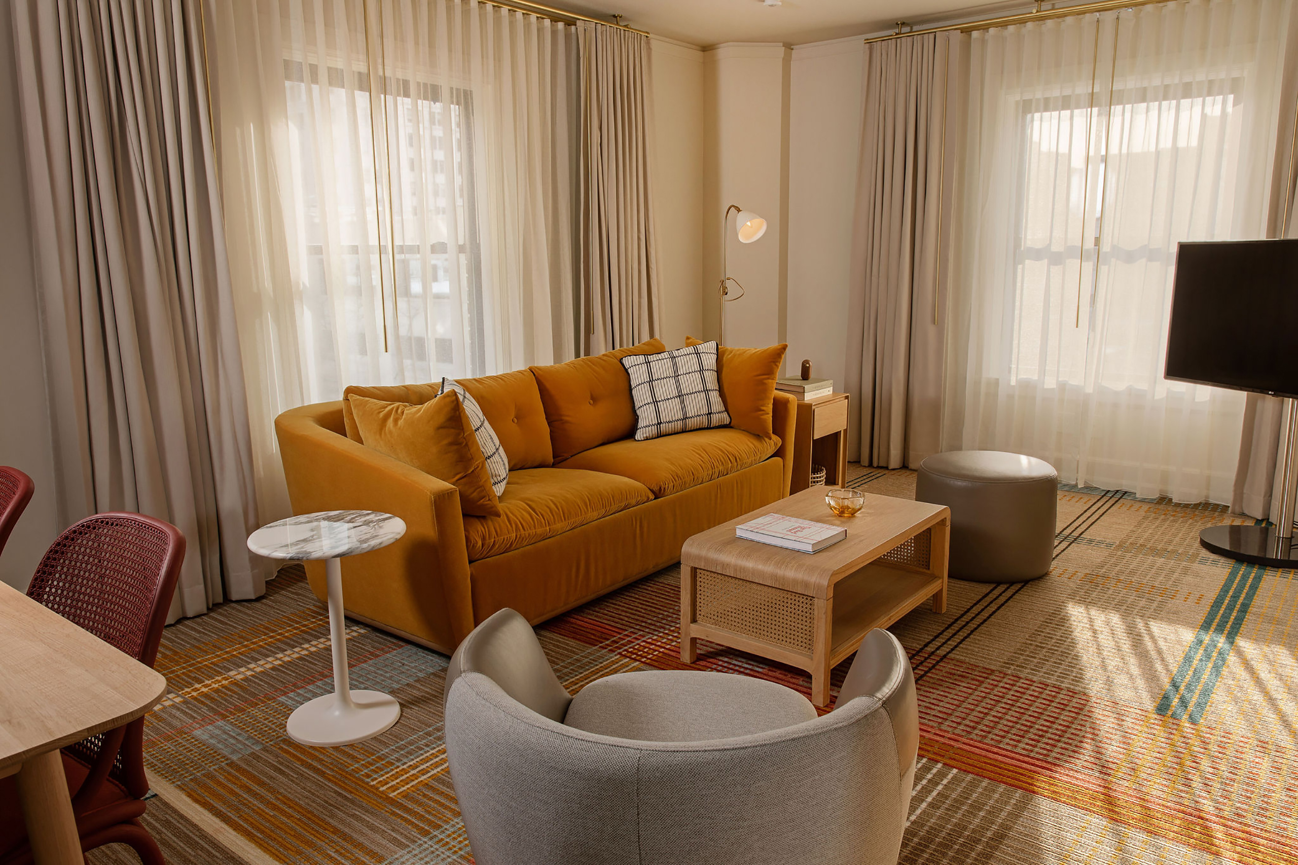 hotel ändra | suite living | image 1