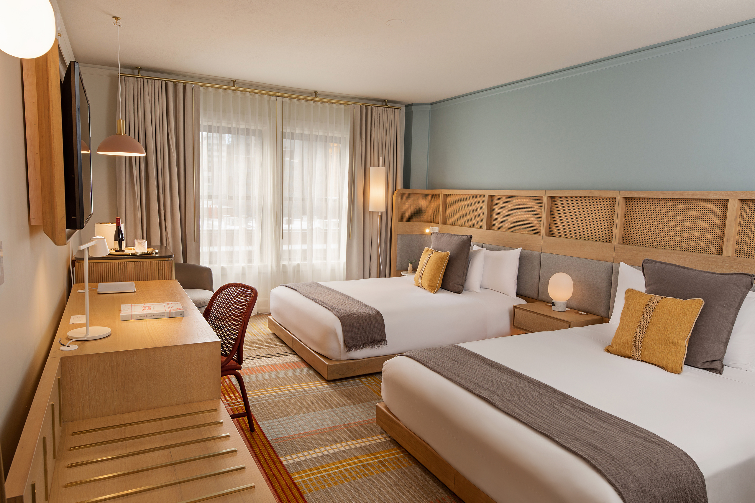 hotel ändra | queen guestroom | image 12