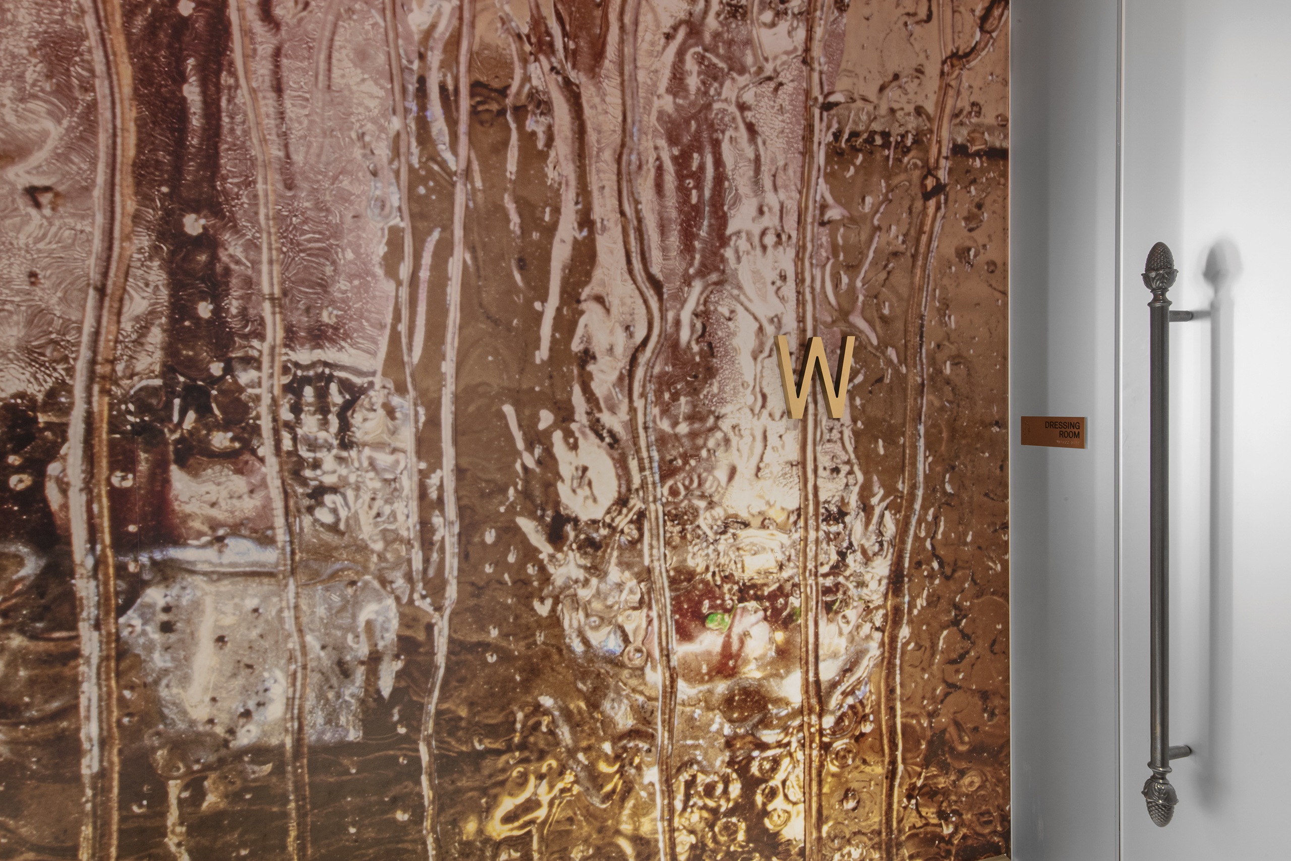 away spa | changing entrance | image 5