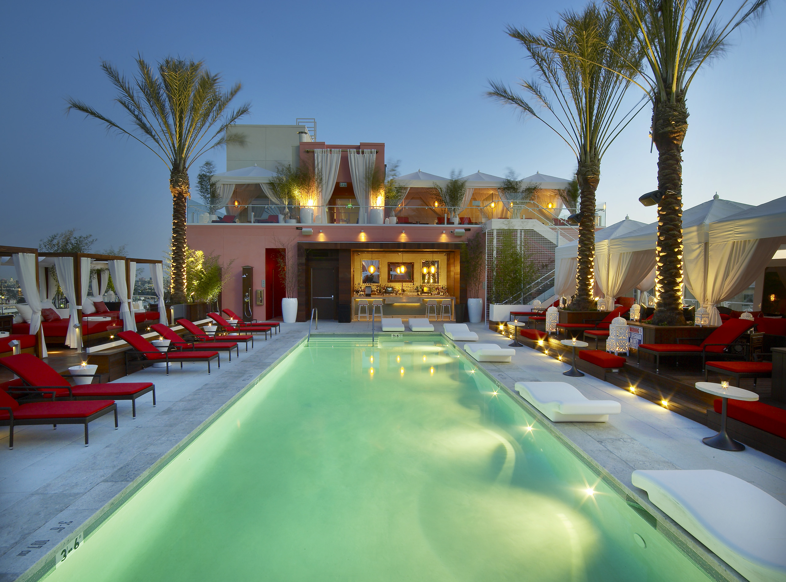 drai’s hollywood | pool + bar | image 1
