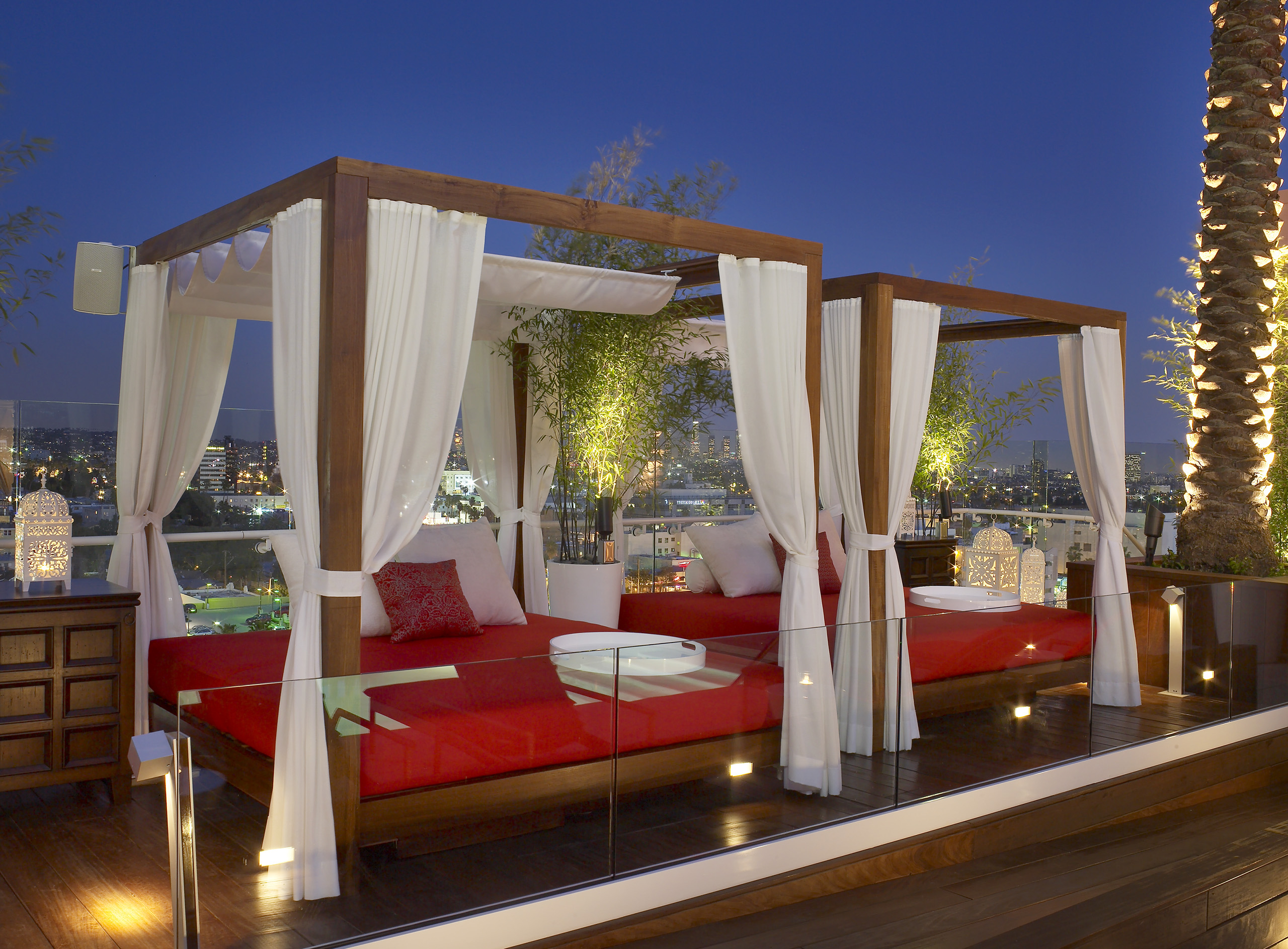 drai’s hollywood | canopy beds | image 2